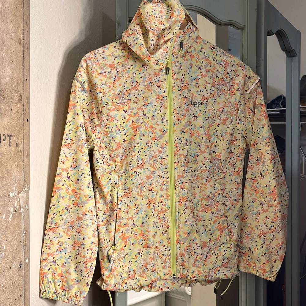 Lippi Bright cute windbreaker